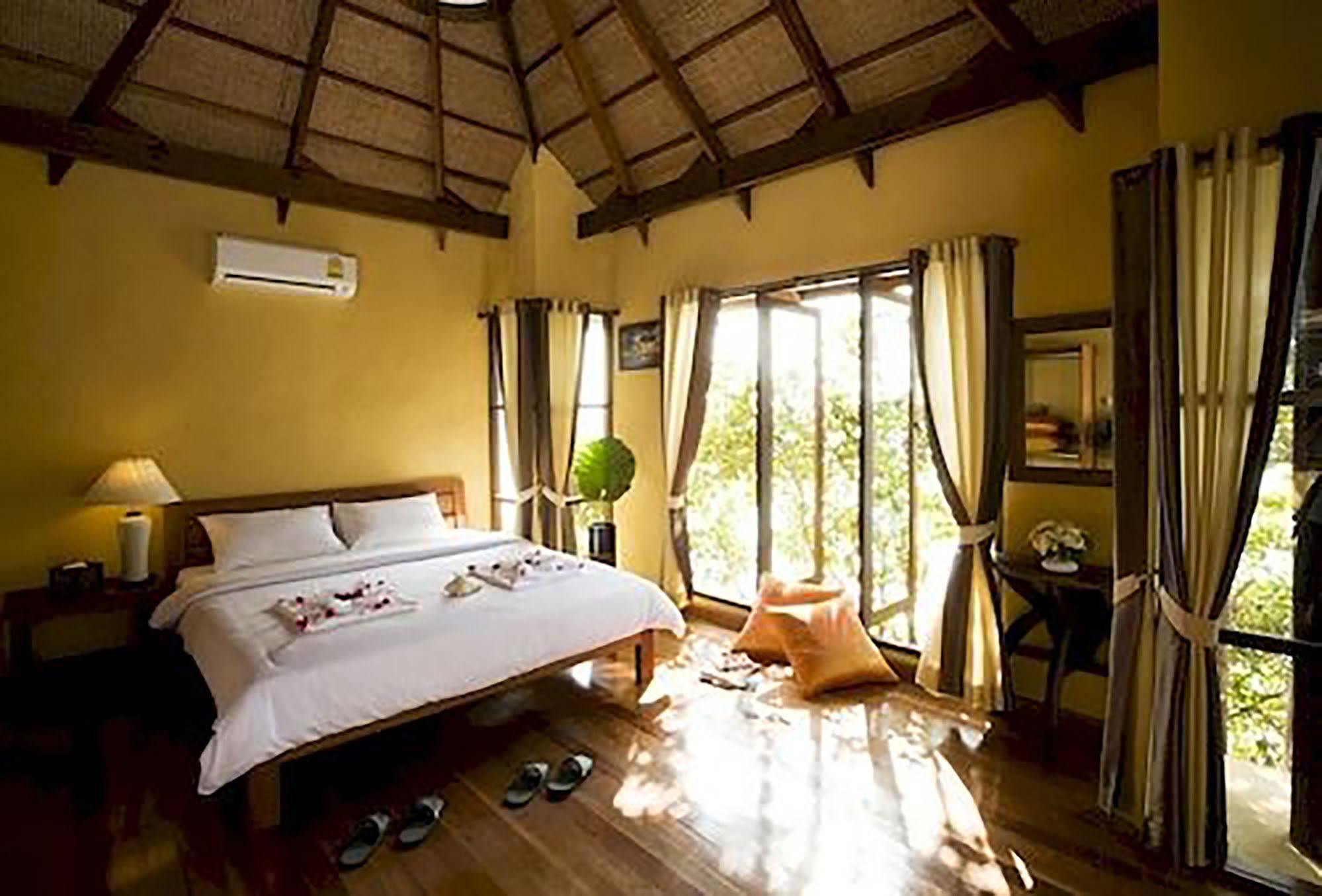 Captain Hook Resort @Koh Kood Ko Kut Екстериор снимка